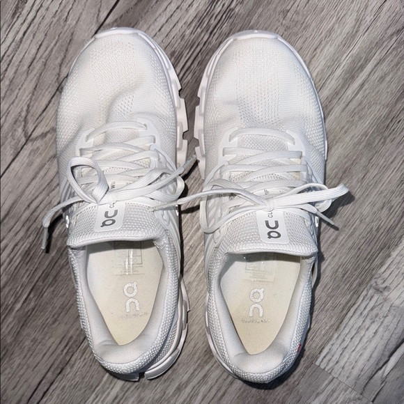 On Running Cloud Swift AD White Athletic Shoes with Chunky Sole - Picture 4 of 7